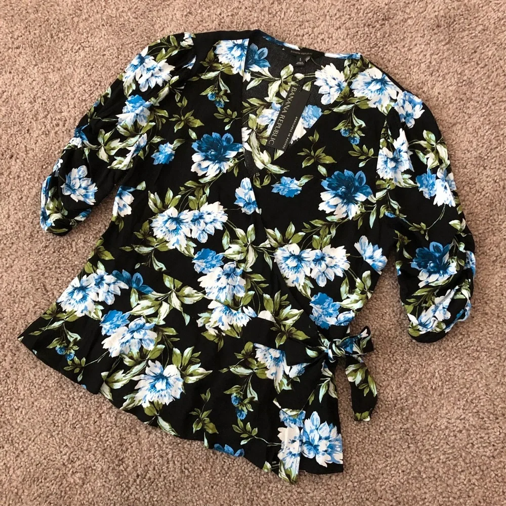 Banana Republic Shirt Womens Size S Blue Floral Wrap Top - Picture 6 of 12